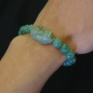 Green Jade Beaded Bracelet with Intricate Centerpiece